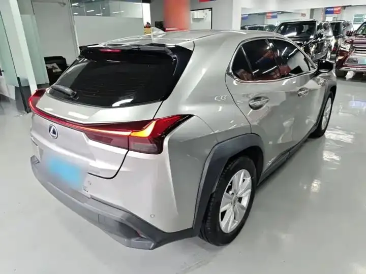 Lexus UX 2020 260h Exploration and Fun Edition 7