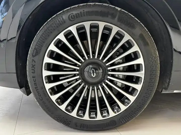 AITO M9 2024 extended range Max version 42kWh 6-seat version 27