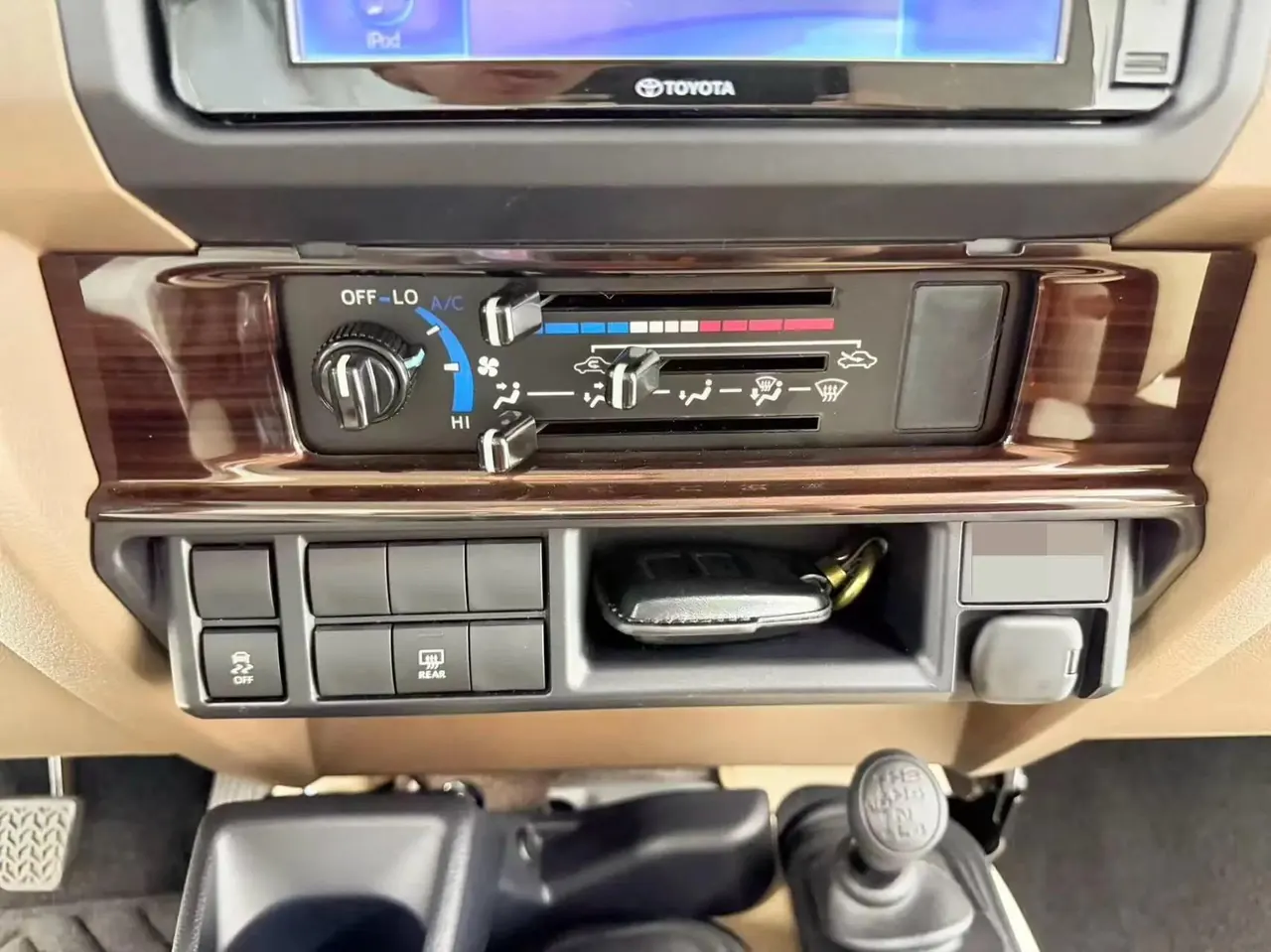 Toyota Land Cruiser (Imported) 2025 LC76 2.8T Manual Diesel 40th Anniversary Manual Gear 11