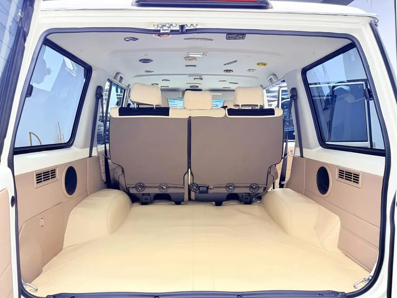 Toyota Land Cruiser (Imported) 2025 LC76 2.8T Manual Diesel 40th Anniversary Manual Gear 14