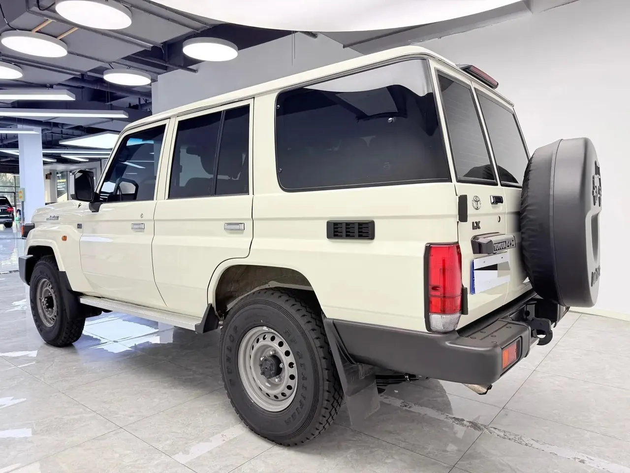Toyota Land Cruiser (Imported) 2025 LC76 2.8T Manual Diesel 40th Anniversary Manual Gear 4