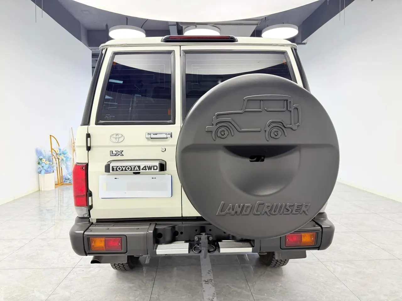 Toyota Land Cruiser (Imported) 2025 LC76 2.8T Manual Diesel 40th Anniversary Manual Gear 5