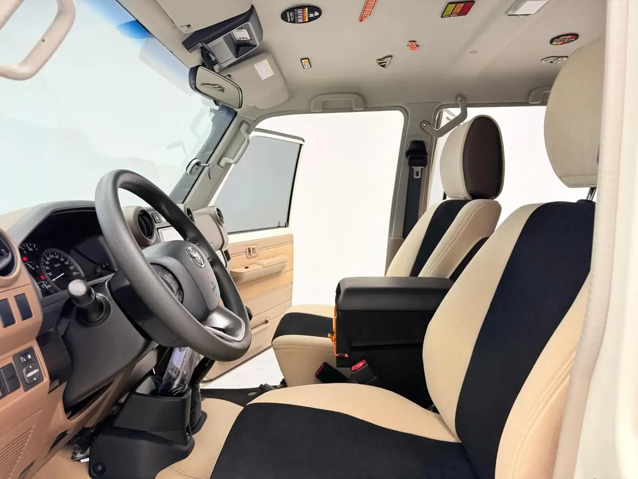Toyota Land Cruiser (Imported) 2025 LC76 2.8T Manual Diesel 40th Anniversary Manual Gear 7