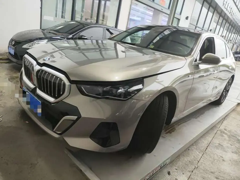 BMW 5 Series 2024 525Li 2.0T M Sport Package Automatic - View 1