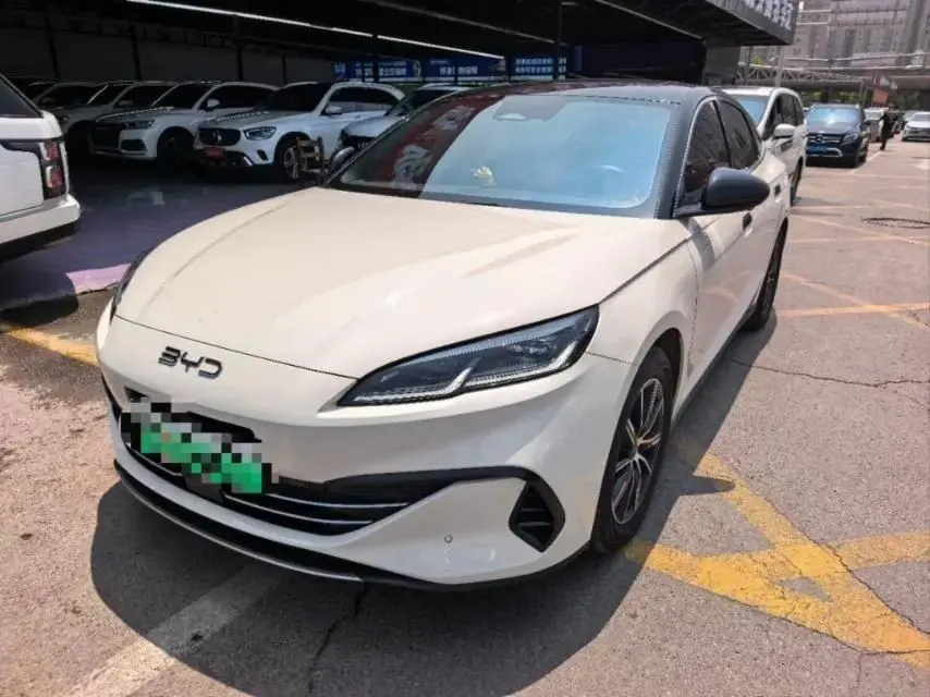 打开图片灯箱:BYD 2025 seals 06 DM-i 1.5 stepless smart driving version 120KM exclusive automatic gear