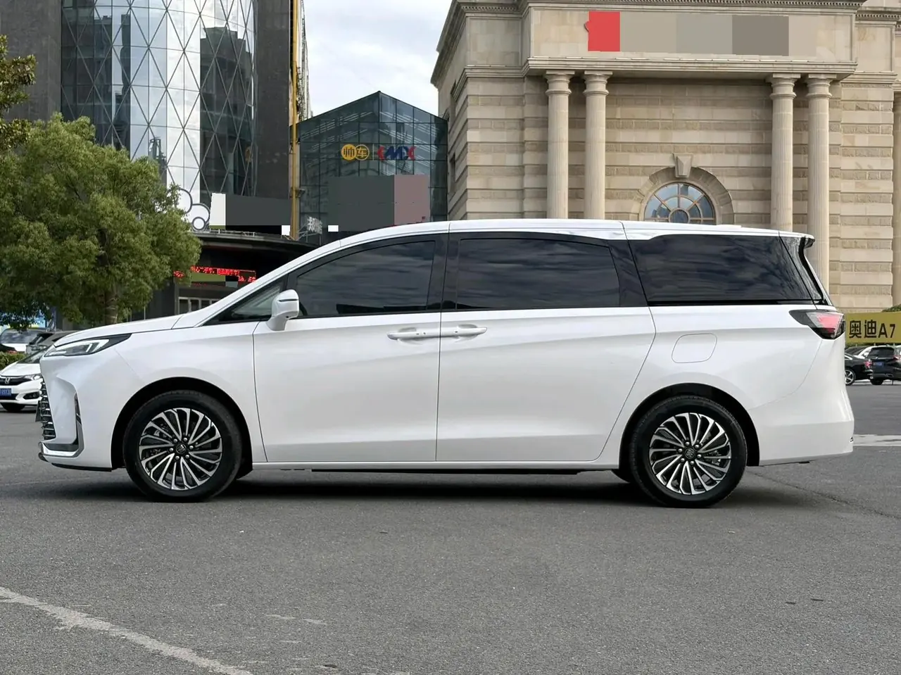 Buick 2025 GL8 Lu Shang 1.5T Smart Edition 7-seat Automatic Gear 4