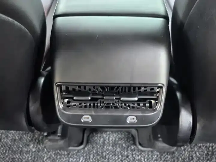 Model Y 2023 long-range all-wheel drive 6