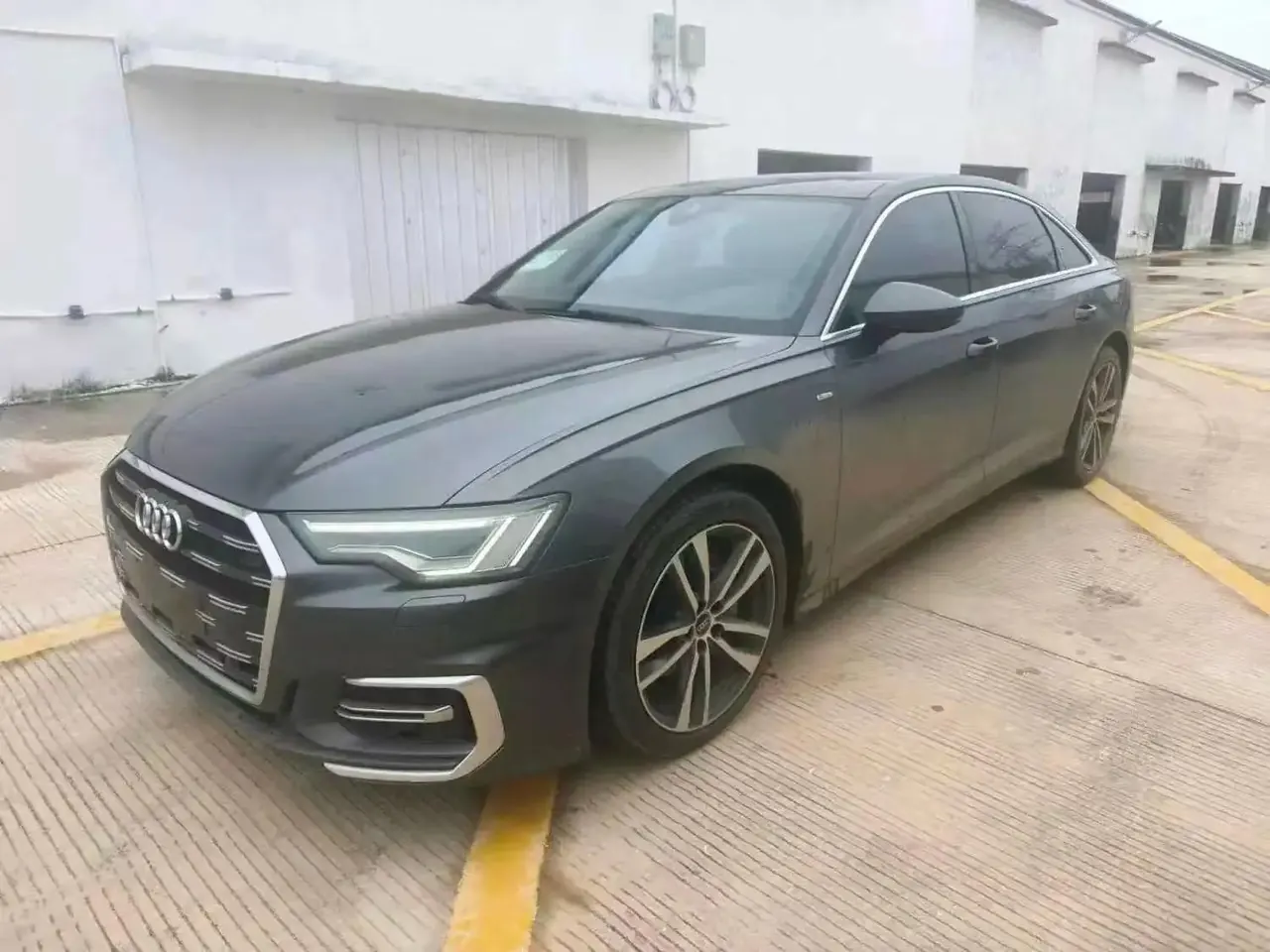 Audi 2023 A6L 2.0TFSI 40TFSI Deluxe Dynamic (Modified) Automatic Gear - View 1