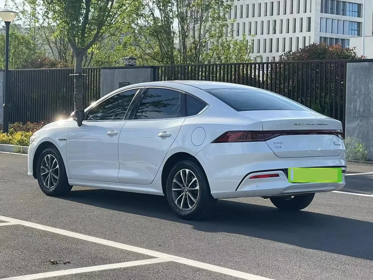 BYD 2024 Qin PLUS DM-i 1.5 CVT Glory Edition 55KM Prestige Automatic 3