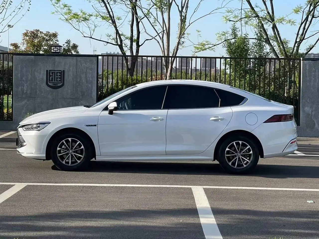 BYD 2024 Qin PLUS DM-i 1.5 CVT Glory Edition 55KM Prestige Automatic 4