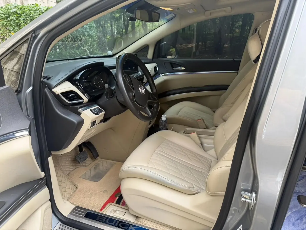 Buick GL8 2022 Land Business Class 652T Luxury Model 2