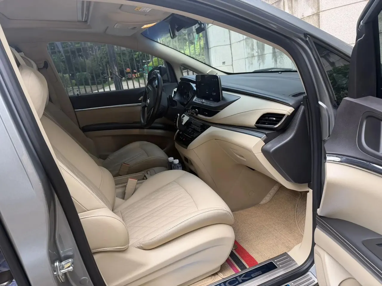 Buick GL8 2022 Land Business Class 652T Luxury Model 3