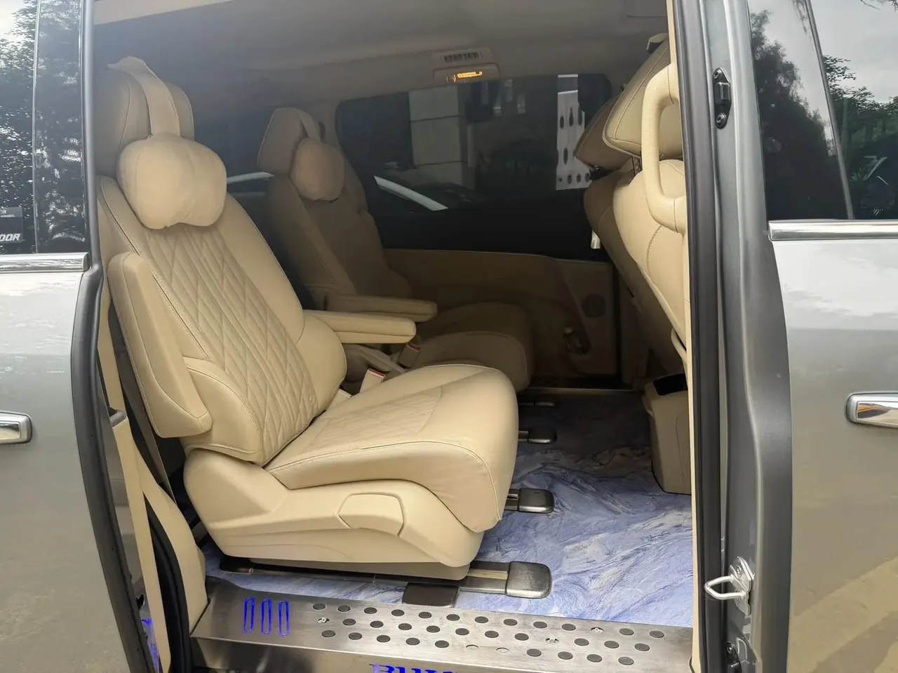 Buick GL8 2022 Land Business Class 652T Luxury Model 4