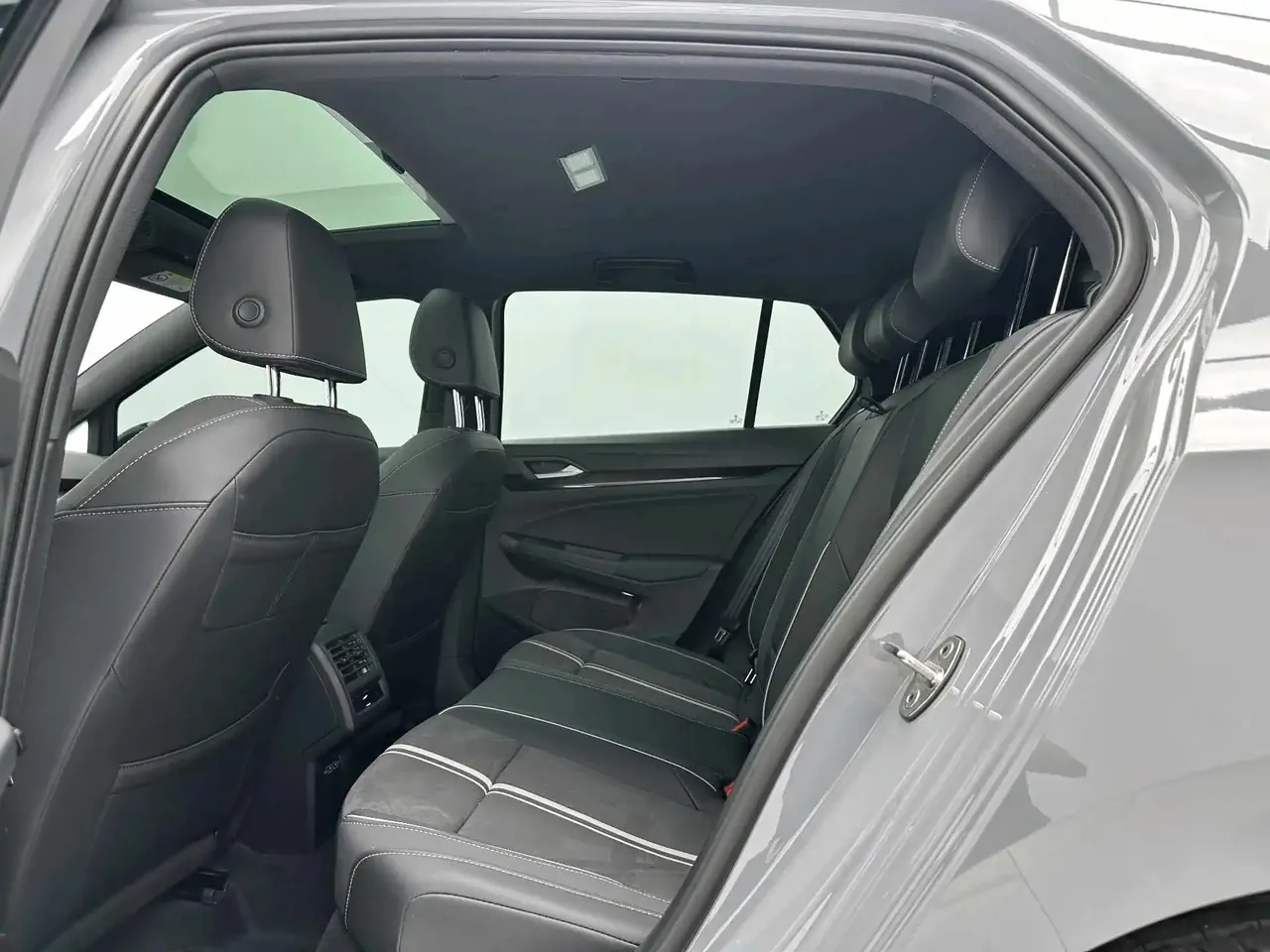 Volkswagen 2023 Golf 8 R-Line 1.4TSI 280TSI Lite Automatic 6