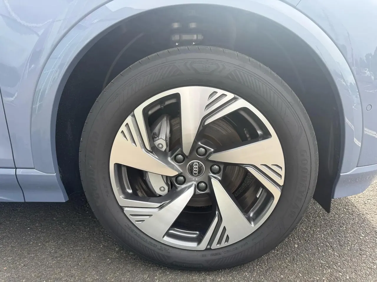Audi 2025 Q6L e-tron Long Endurance Edition Automatic Gear 12