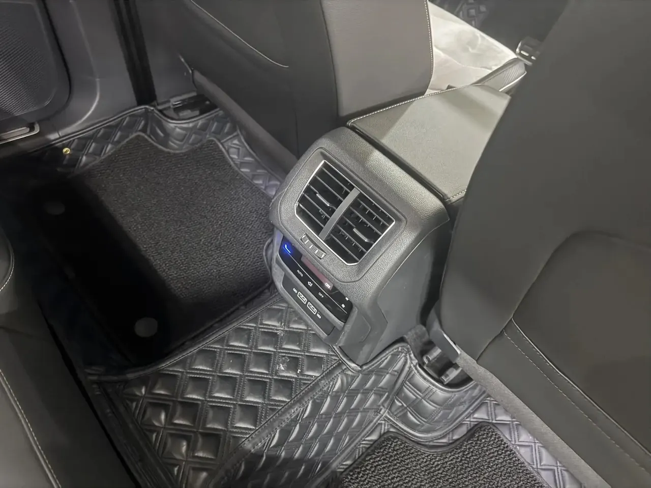Tan Yue X 2020 330TSI Two-Drive Distinguished Zhilian Edition 9