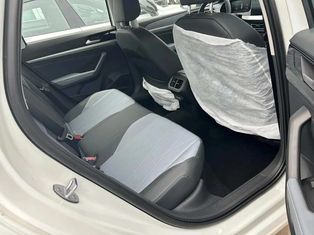 Volkswagen 2024 Lavida 1.5 Starry Sky 5 Million Edition Automatic 4