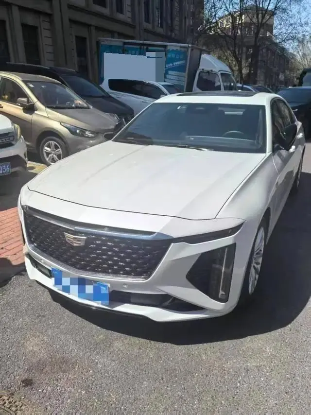 Cadillac CT6 2023 28T fashion model - View 1