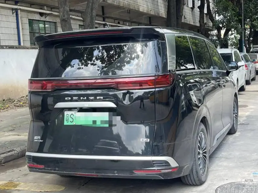 Denza D9 2022 DM-i 970 Four-Wheel-Drive Prestige Model 9