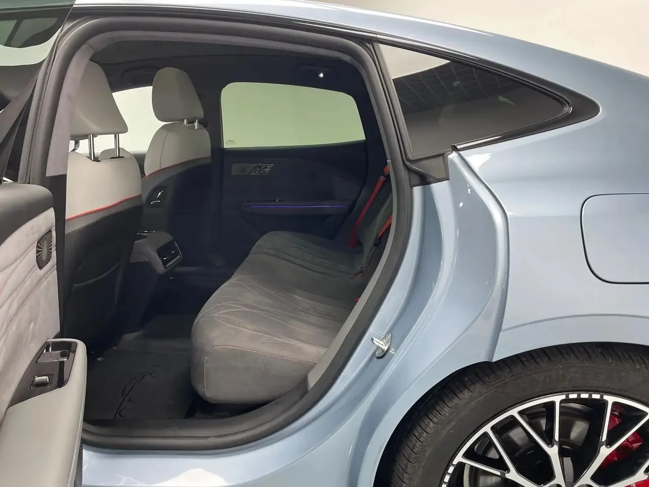 Geely Galaxy 2025 E 8 620km 4-wheel drive starship laser Radar smart drive version automatic gear 6