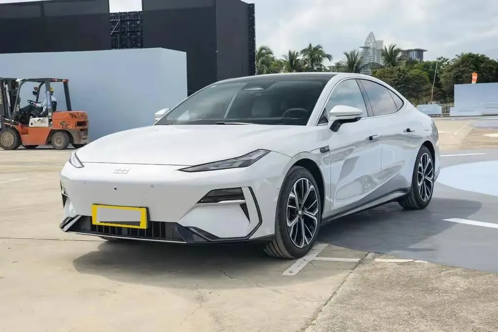 Geely Galaxy 2025 Model E8 700km Long-Range Intelligent Driving Version Automatic - View 1
