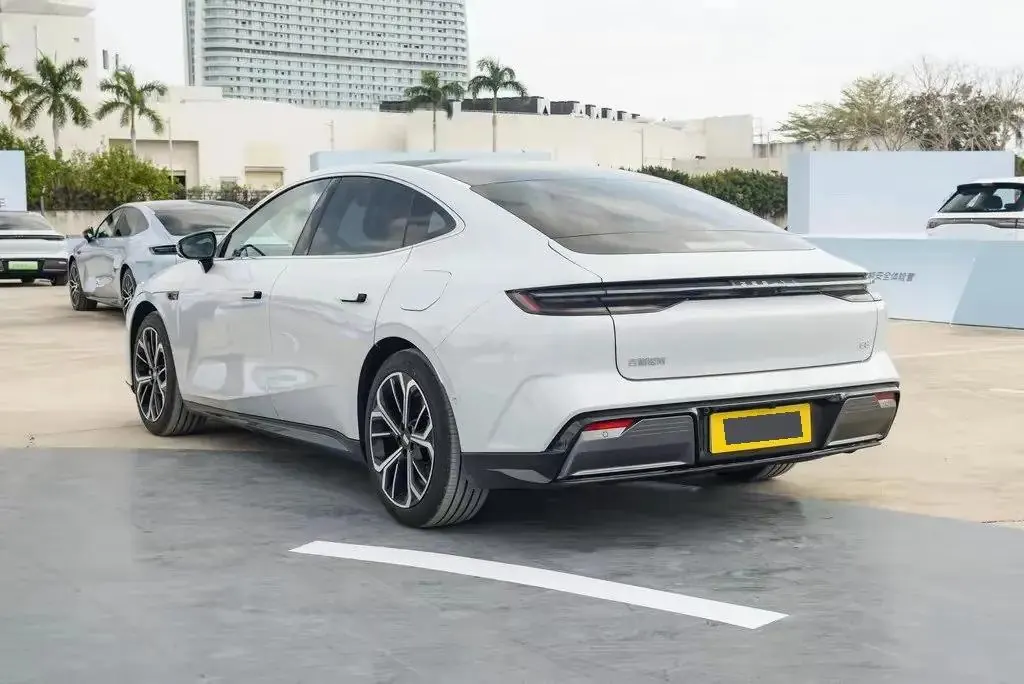 Geely Galaxy 2025 Model E8 700km Long-Range Intelligent Driving Version Automatic 6