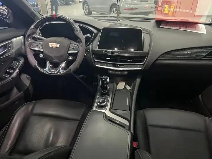 Cadillac CT5 2022 28T fashion model 10