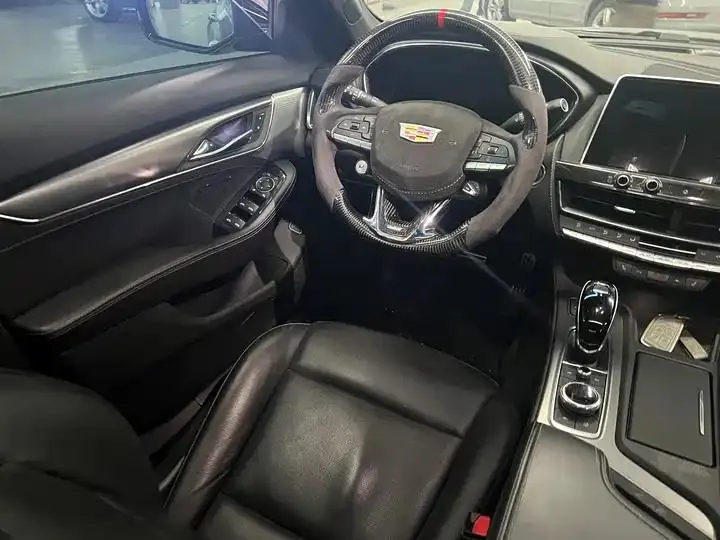 Cadillac CT5 2022 28T fashion model 11