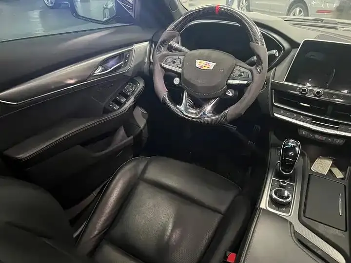 Cadillac CT5 2022 28T fashion model 12