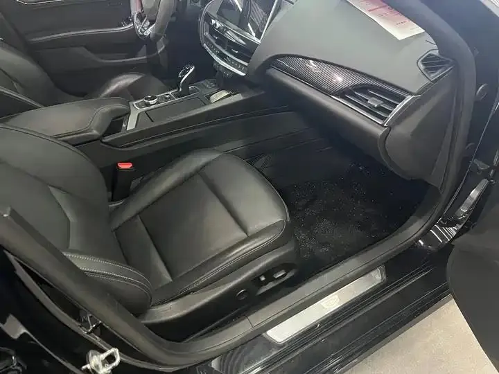 Cadillac CT5 2022 28T fashion model 15