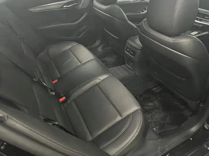Cadillac CT5 2022 28T fashion model 16