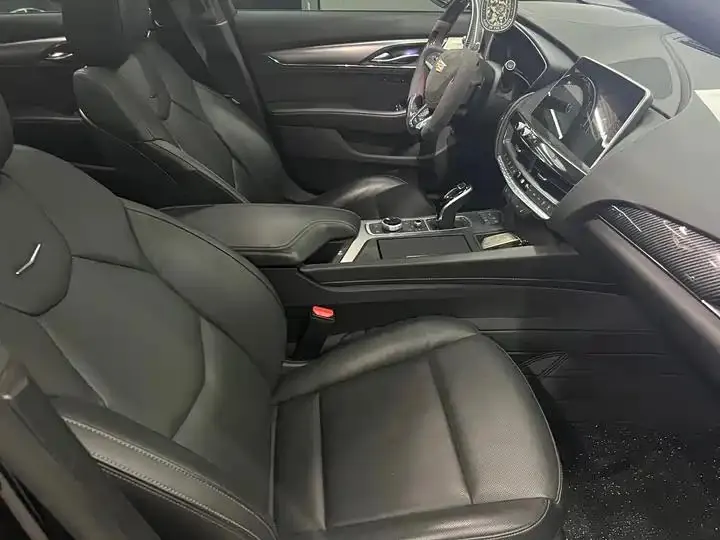 Cadillac CT5 2022 28T fashion model 9