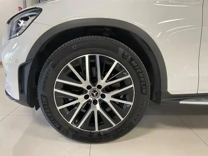 Mercedes Benz GLC Coupe 2023 GLC 260 4MATIC Coupe SUV 27