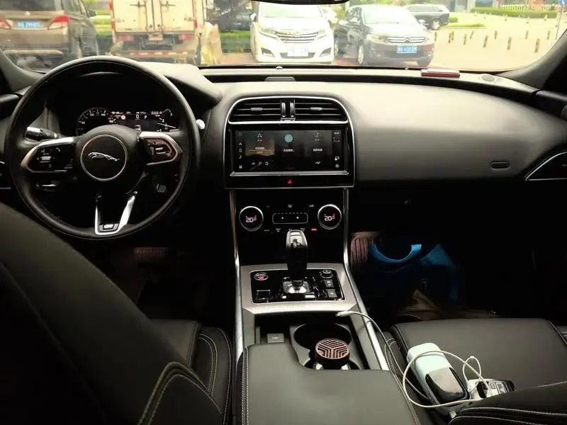 Jaguar XEL 2022 2.0T 200PS R-DYNAMIC Youth Sports Edition 5
