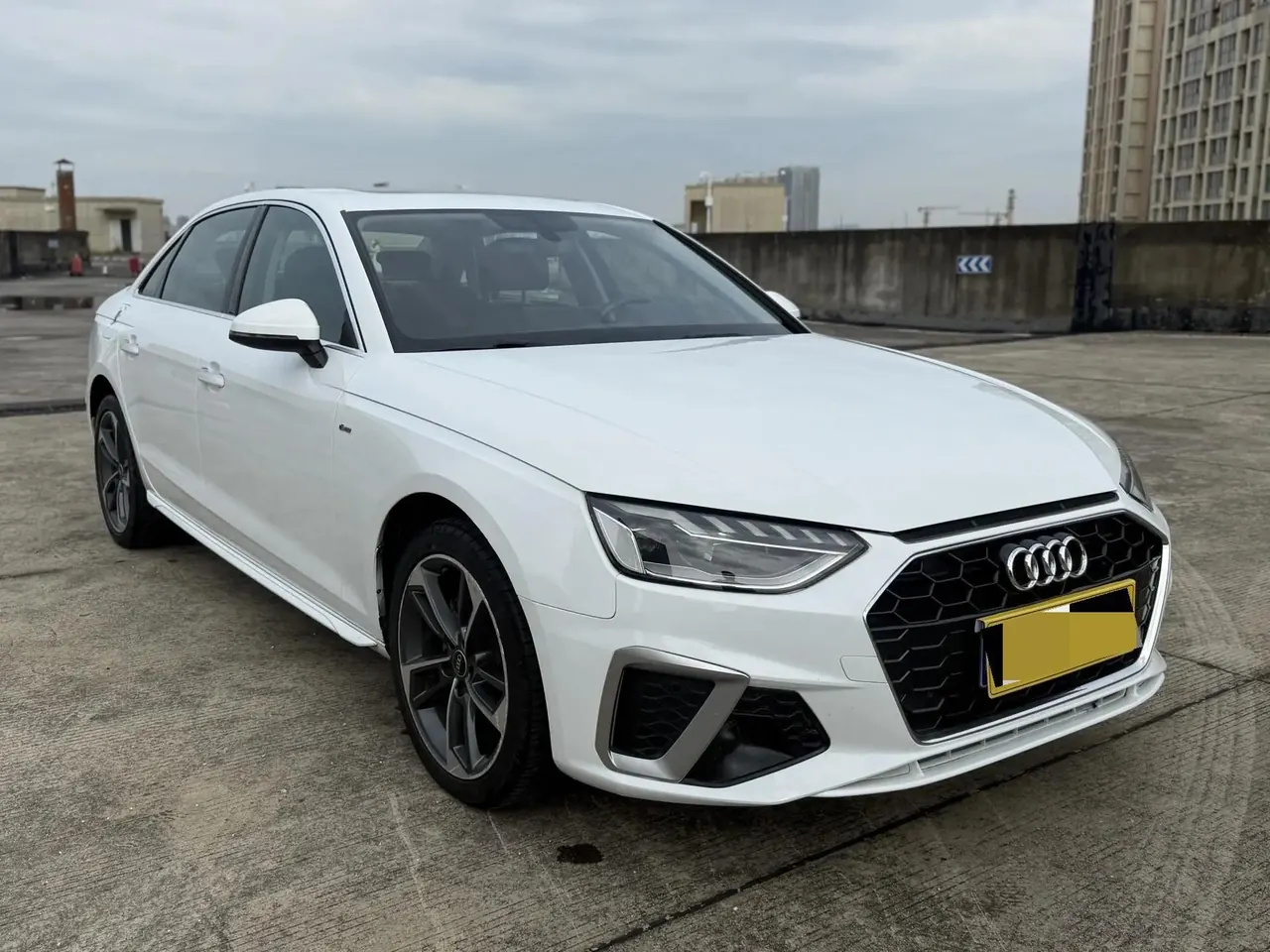 Audi A4L 2022 model 40 TFSI Sporty Style version 3