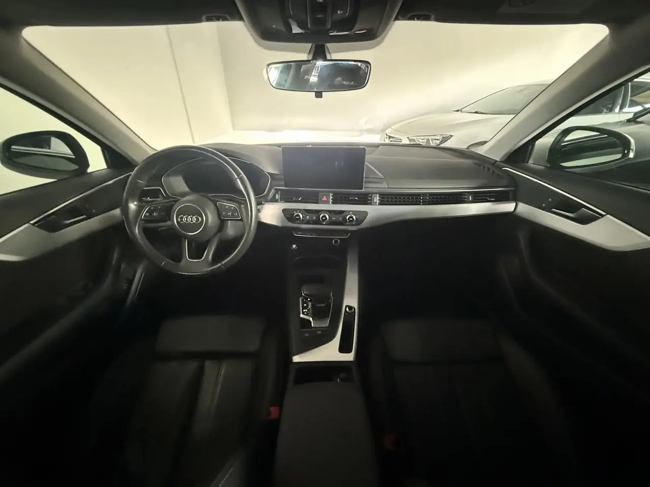 Audi A4L 2022 model 40 TFSI Sporty Style version 5
