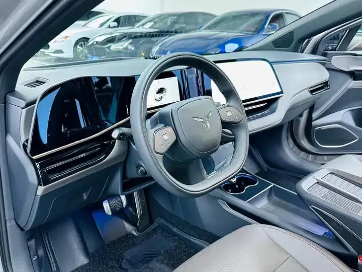 HongQi EH7 2025 640 4WD Smart Edition 5
