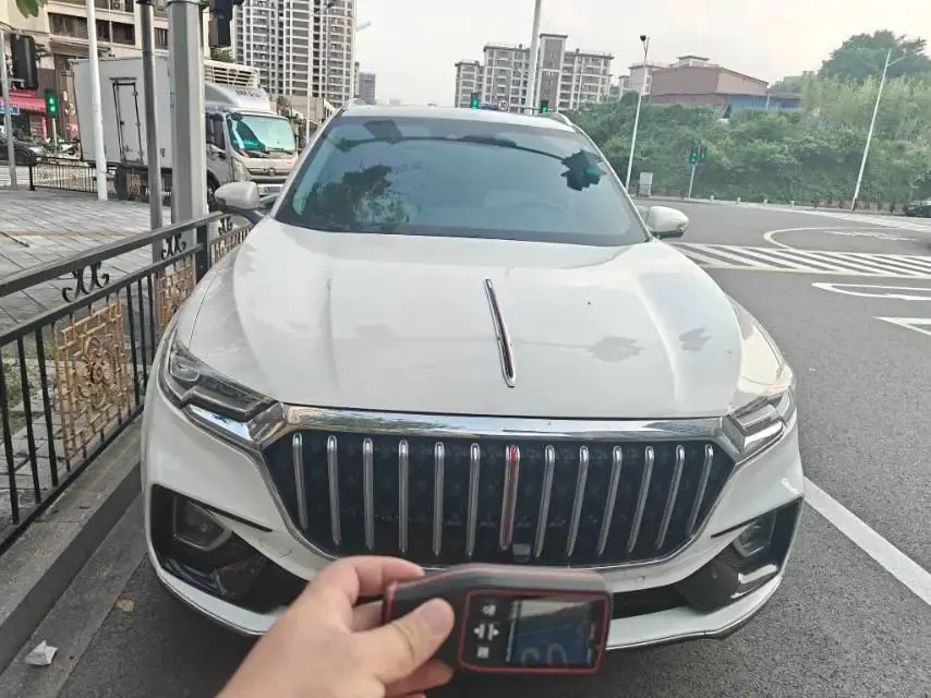 HongQi HS5 2019 2.0T Zhilian Flag Collar Four-wheel Drive Edition 2