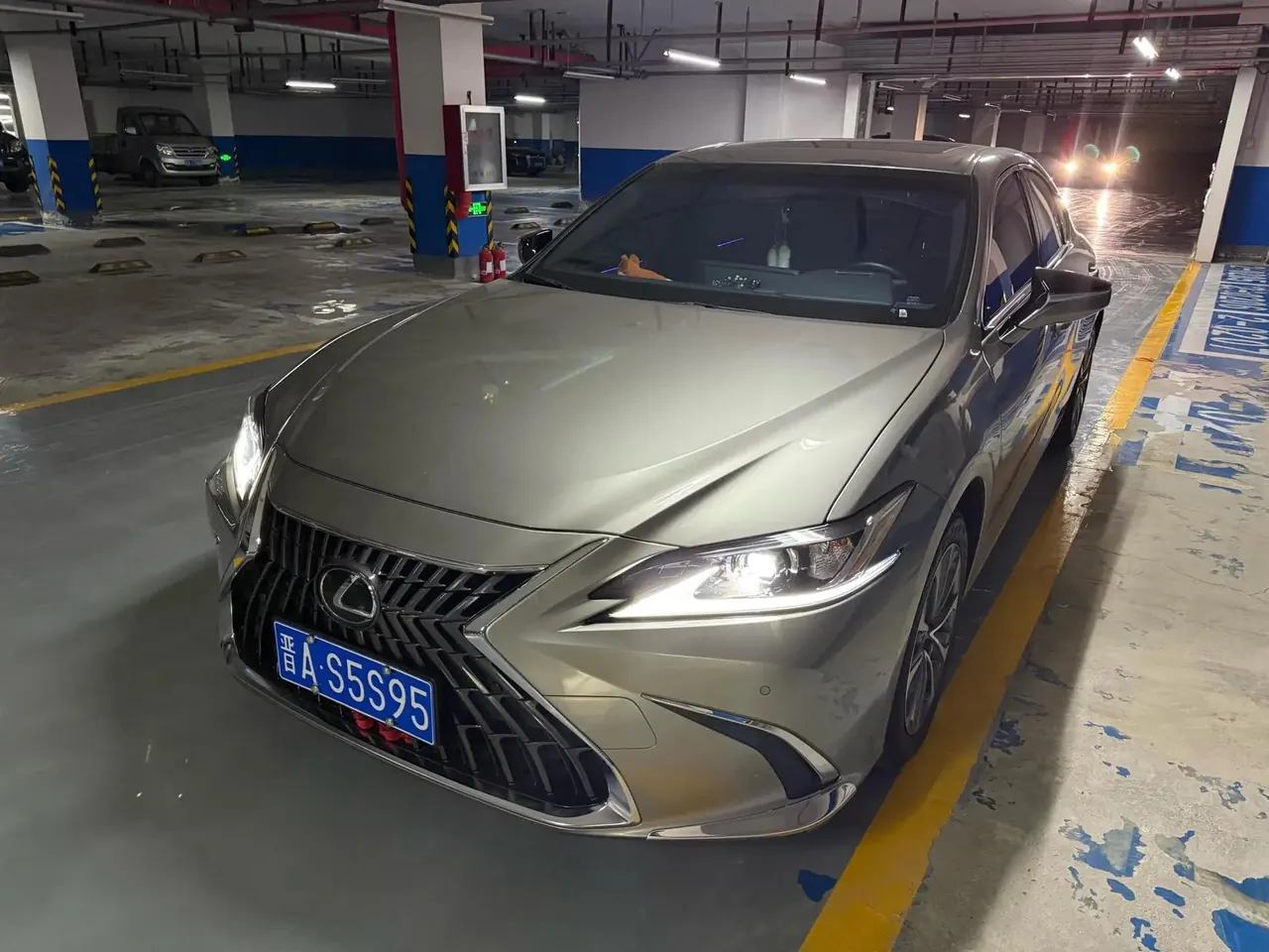 Lexus ES 2022 200 Executive Edition - View 1