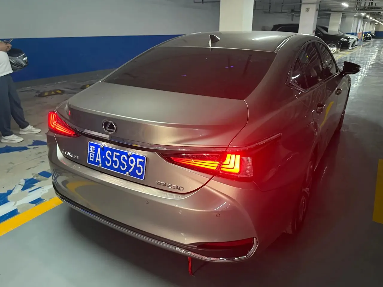 Lexus ES 2022 200 Executive Edition 11