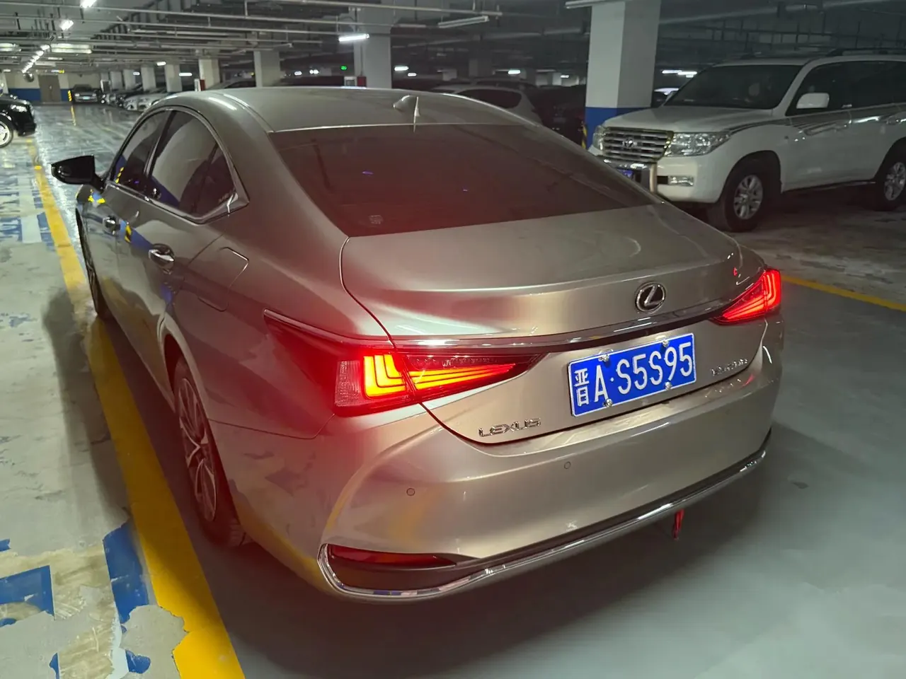 Lexus ES 2022 200 Executive Edition 9
