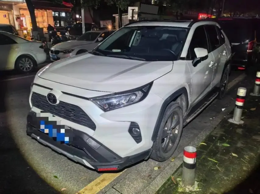 Открыть галерею: RAV4 Rongfeng 2021 2.0L CVT Two-Drive Fashion Edition