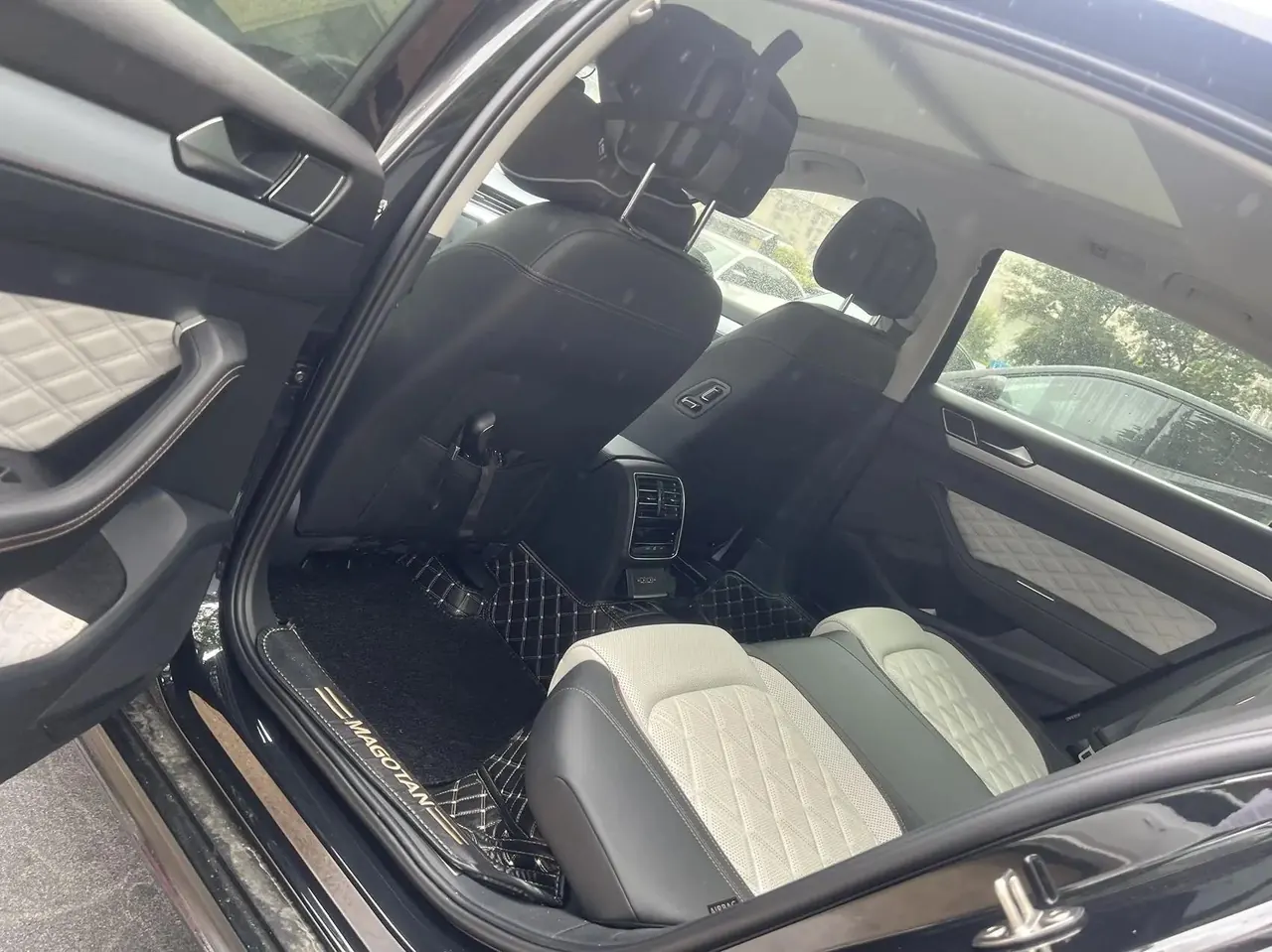 Magotan 2022 330TSI DSG Basic 4