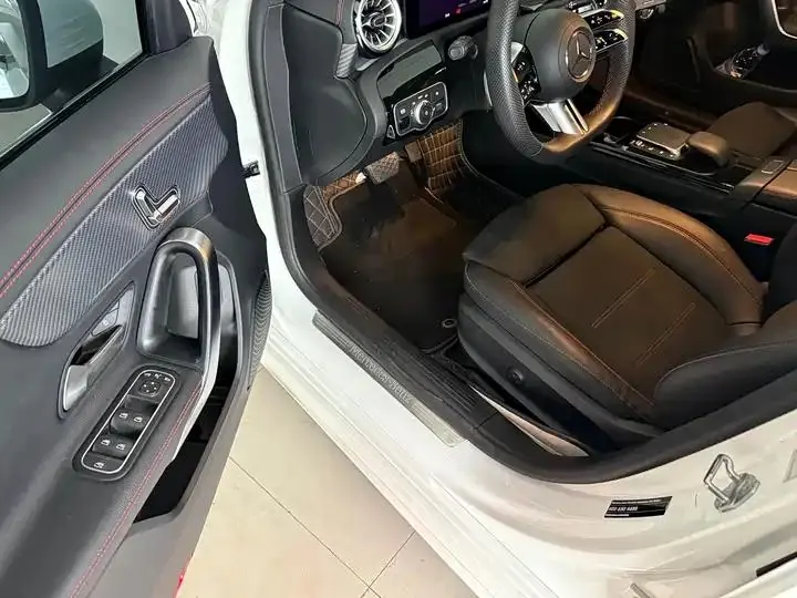 Mercedes Benz Class A 2025 A 200 L Fashion 4