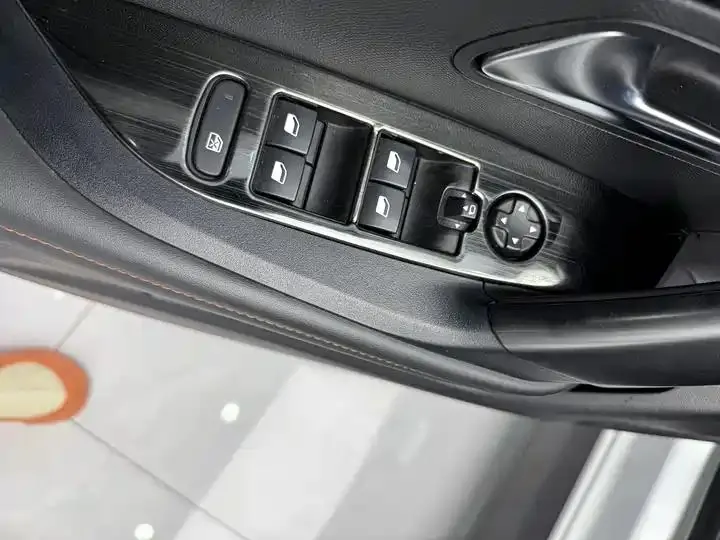 Peugeot 2008 2022 230THP THE ONE 8
