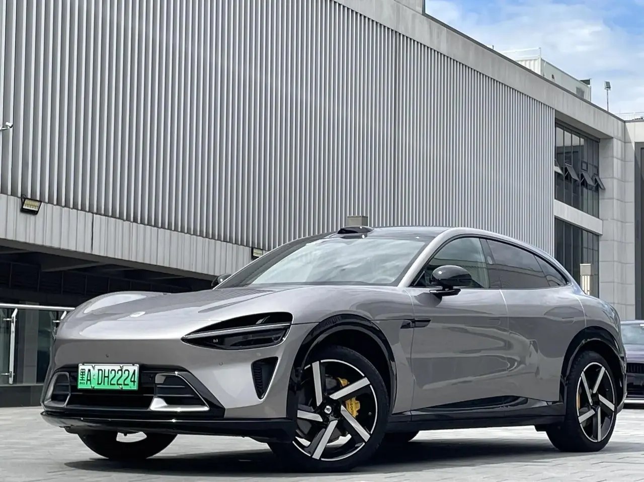 MI YU7 2025 model, long-range rear-wheel-drive version - View 1