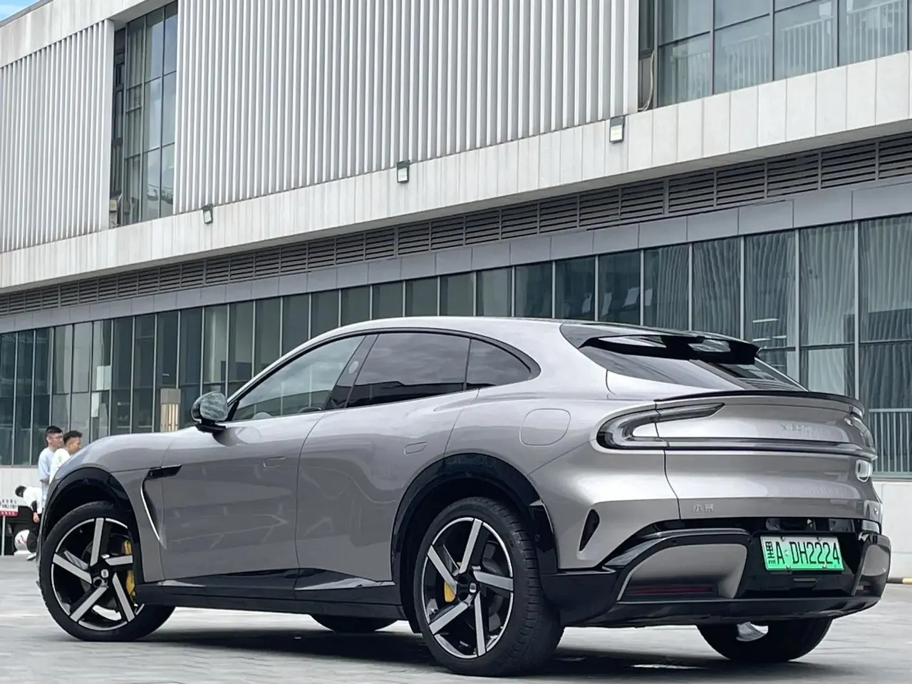 MI YU7 2025 model, long-range rear-wheel-drive version 4
