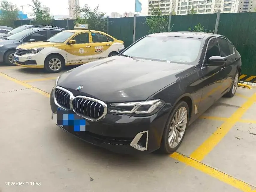 Открыть галерею: BMW 5 Series 2021 Modified 530Li Premium Luxury Suit