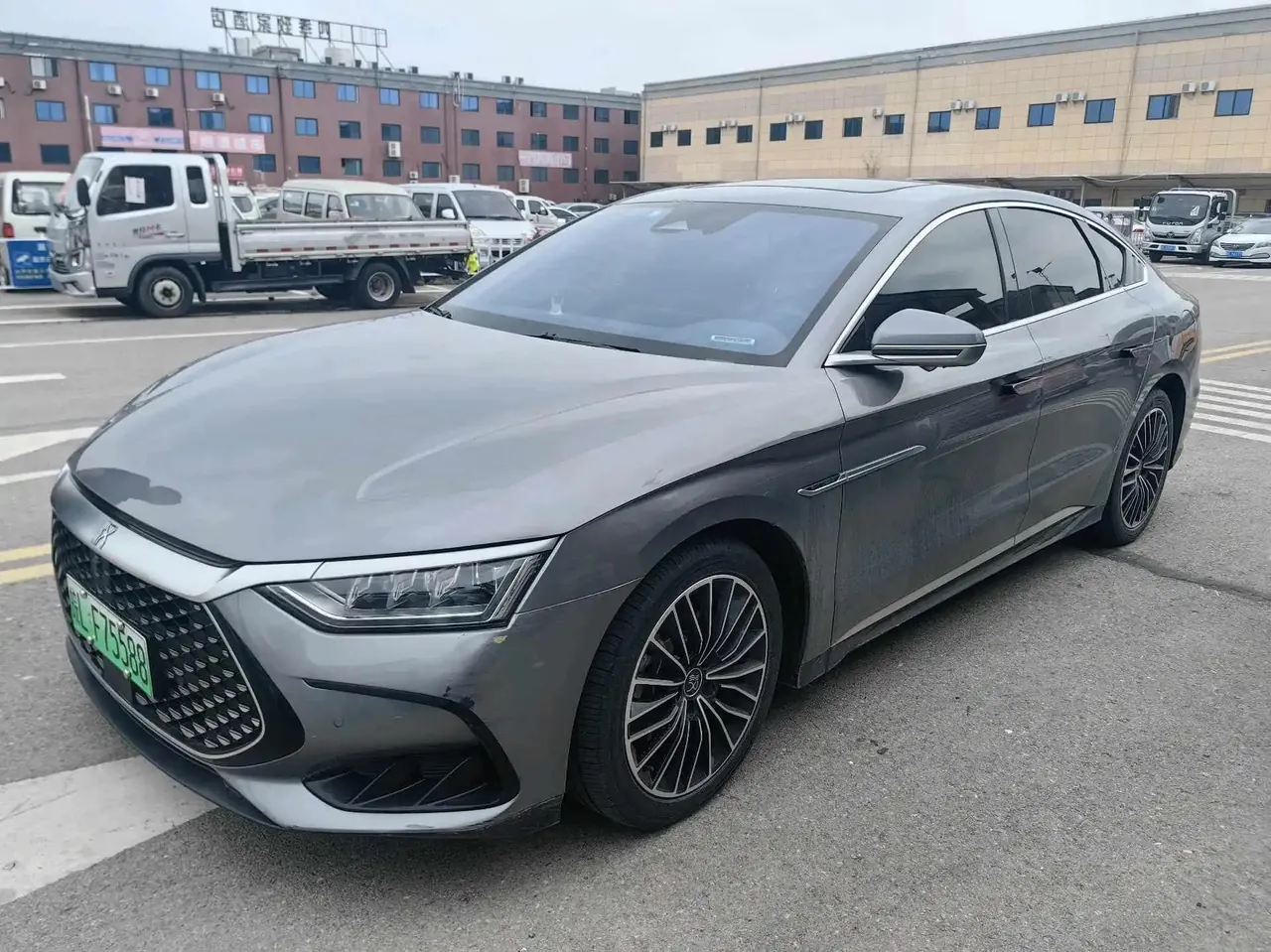Han 2022 DM-i 121KM honorable model - View 1