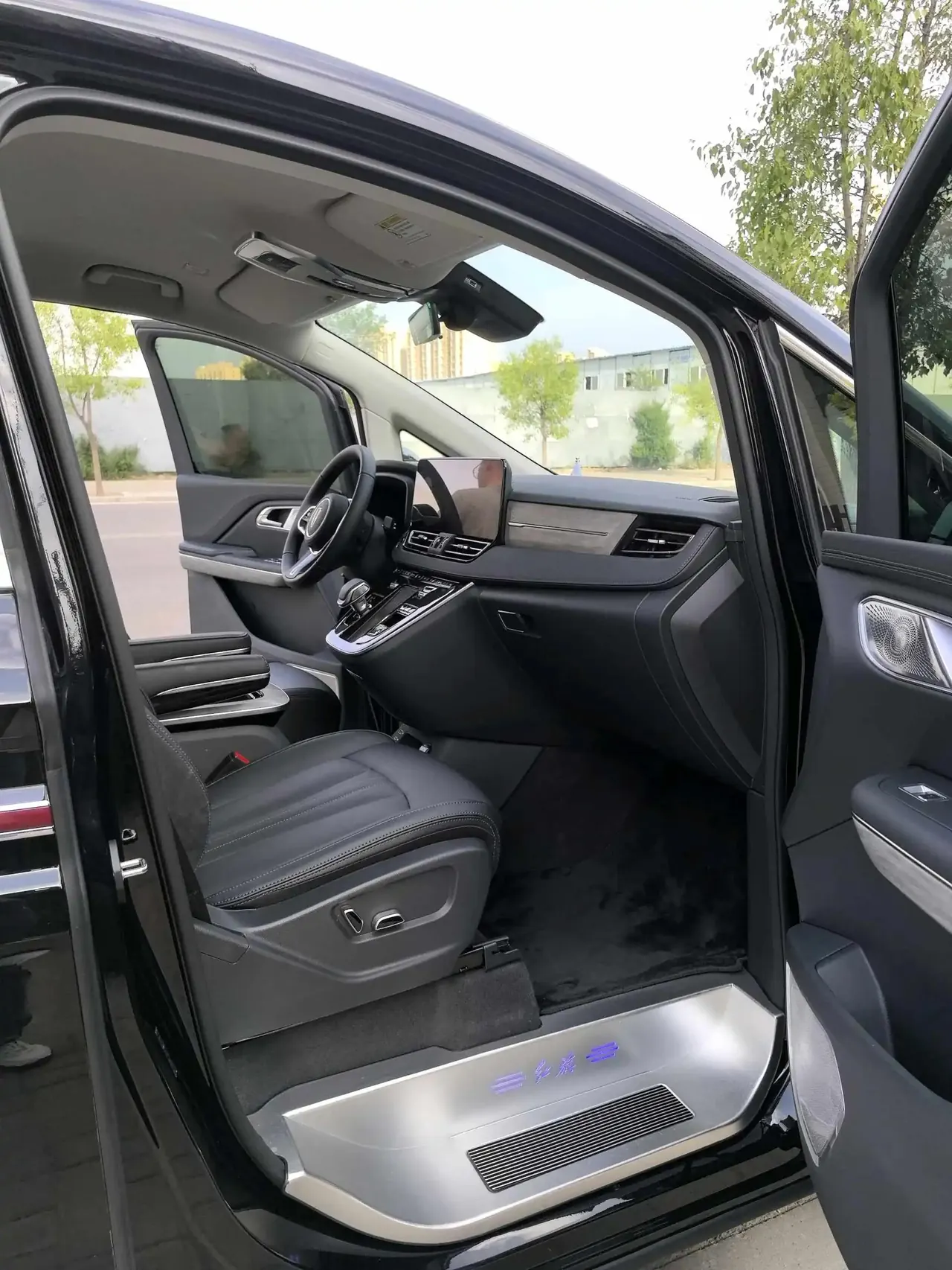 HongQi 2024 HQ9 PHEV 2.0T 4WD Business Edition Welfare Edition Automatic Gear 8